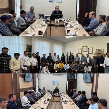 تجلیل از کارگران نمونه شرکت صنایع دامپروری و لبنی رضوی به مناسبت هفته کار و کارگر